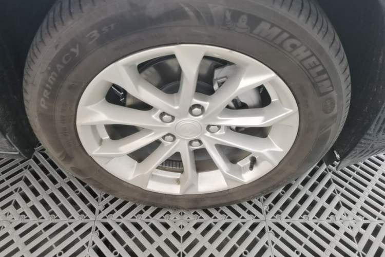 Used Buick LaCrosse 2021 552T Luxury Version Right Front Wheel Hub