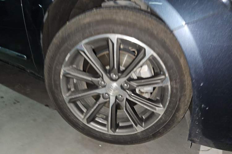Used Buick LaCrosse 2021 652T Luxury Model Right Front Wheel Hub