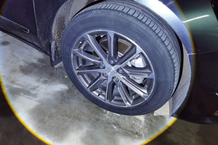 Used Buick LaCrosse 2021 652T Luxury Model Right Front Wheel Hub