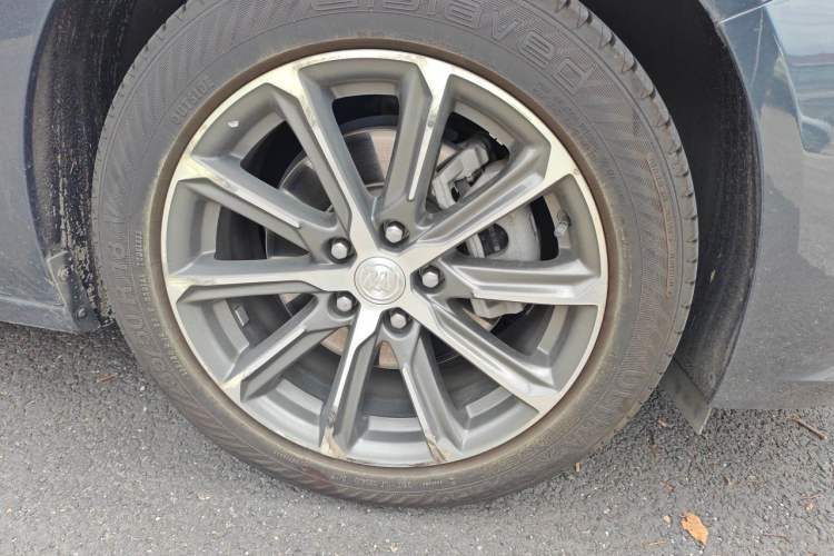 Used Buick LaCrosse 2021 652T Luxury Model Right Front Wheel Hub