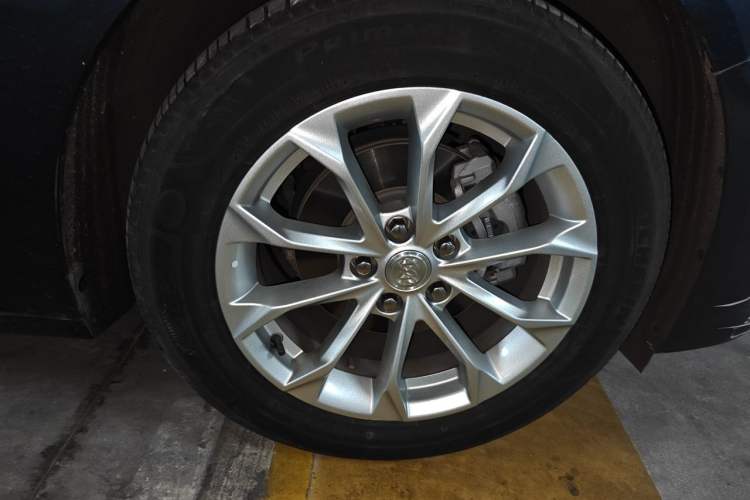 Used Buick LaCrosse 2021 552T Luxury Version Right Front Wheel Hub
