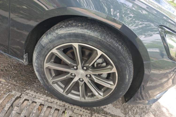 Used Buick LaCrosse 2021 652T Premium Edition Right Front Wheel Hub