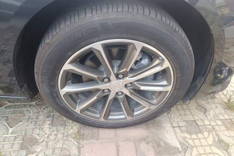 Used Buick LaCrosse 2021 652T Luxury Model Right Front Wheel Hub