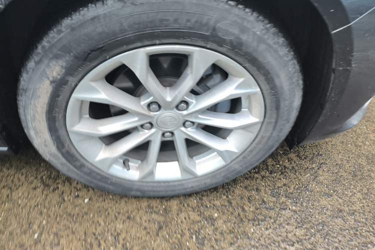 Used Buick LaCrosse 2021 552T Luxury Version Right Front Wheel Hub