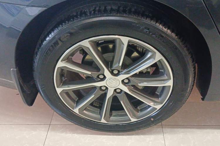 Used Buick LaCrosse 2021 652T Luxury Model Right Rear Wheel Hub