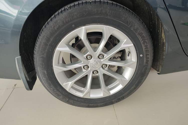 Used Buick LaCrosse 2021 552T Luxury Version Right Rear Wheel Hub