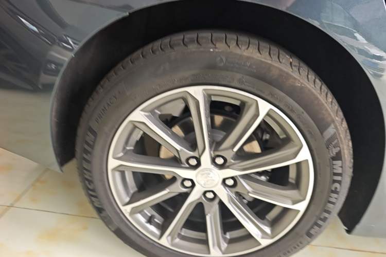 Used Buick LaCrosse 2021 652T Luxury Model Right Rear Wheel Hub