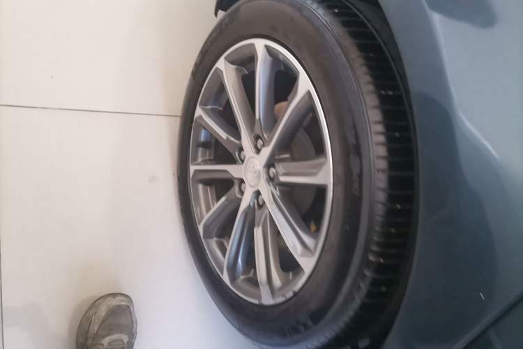 Used Buick LaCrosse 2021 652T Luxury Model Right Rear Wheel Hub