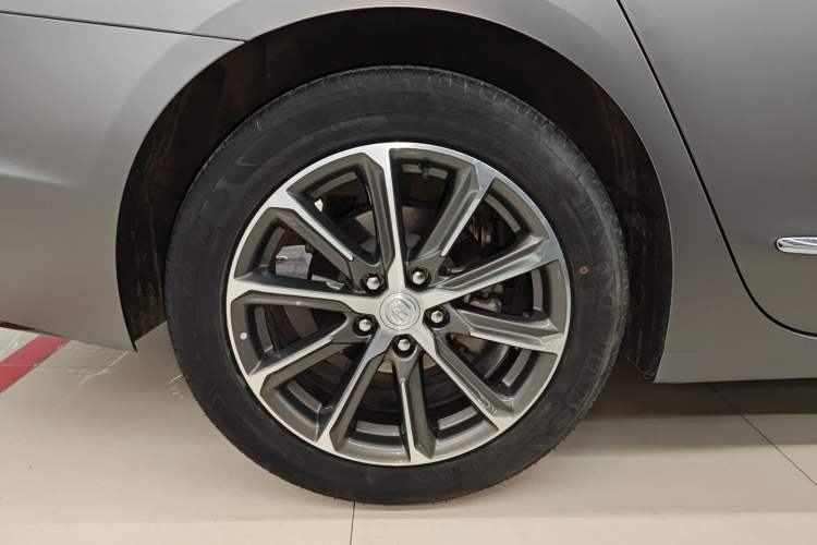 Used Buick LaCrosse 2021 652T Luxury Model Right Rear Wheel Hub