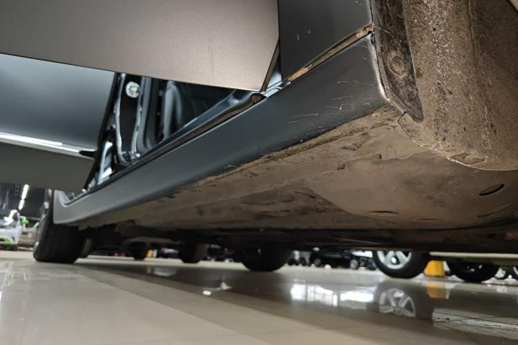 Used Buick LaCrosse 2021 652T Luxury Model Right Side Sill