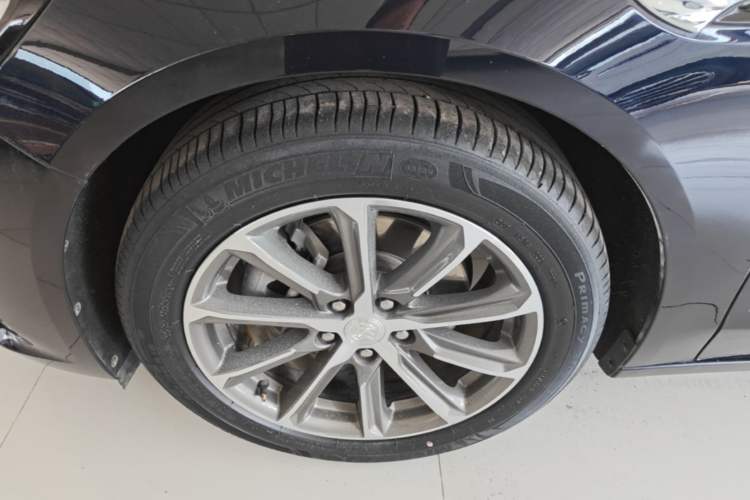 Used Buick LaCrosse 2021 652T Luxury Model Left Front Wheel Hub