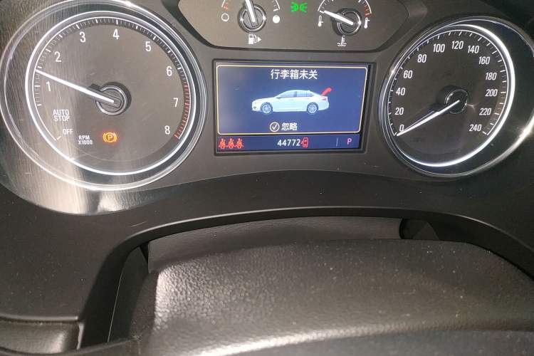 Used Buick LaCrosse 2021 652T Luxury Model Odometer Close Up