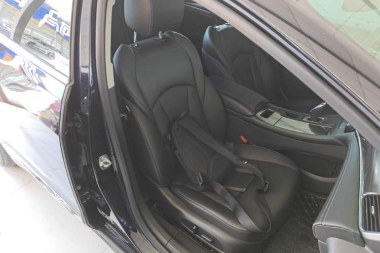Used Buick LaCrosse 2021 652T Luxury Model Right Front Seat