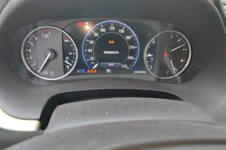 Used Buick LaCrosse 2021 Avenir Aivia Flagship Model Odometer Close Up