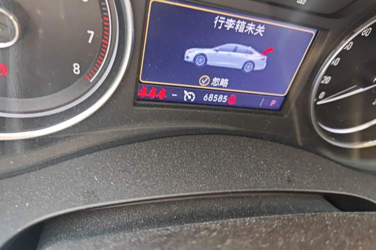 Used Buick LaCrosse 2021 652T Luxury Model Odometer Close Up