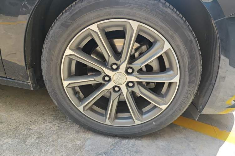 Used Buick LaCrosse 2021 652T Luxury Model Right Front Wheel Hub