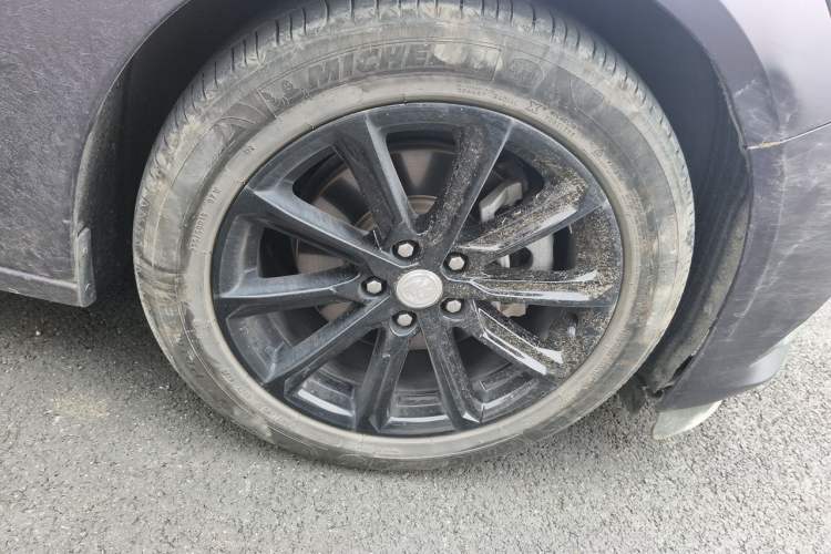 Used Buick LaCrosse 2021 652T Luxury Model Right Front Wheel Hub