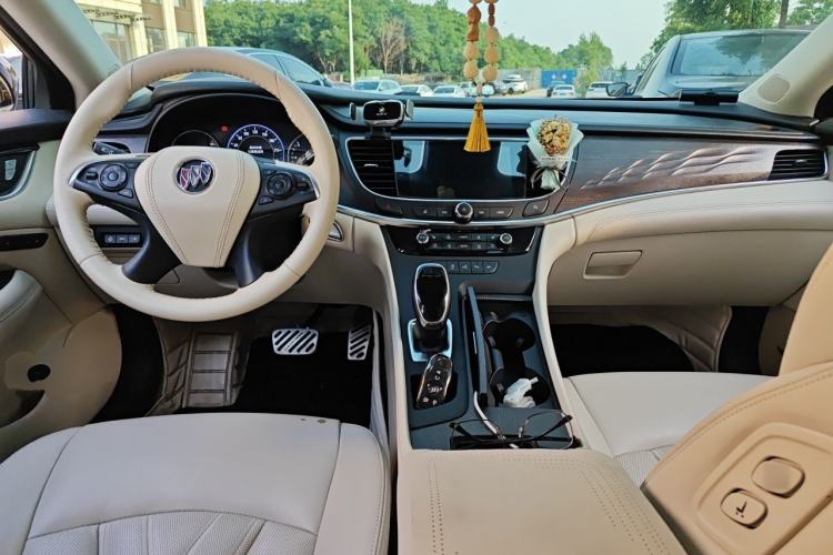 Used Buick LaCrosse 2021 Avenir Avia First-Edition Model Center Console