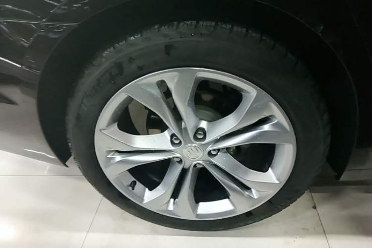 Used Buick LaCrosse 2021 Avenir Avia First-Edition Model Exterior 4