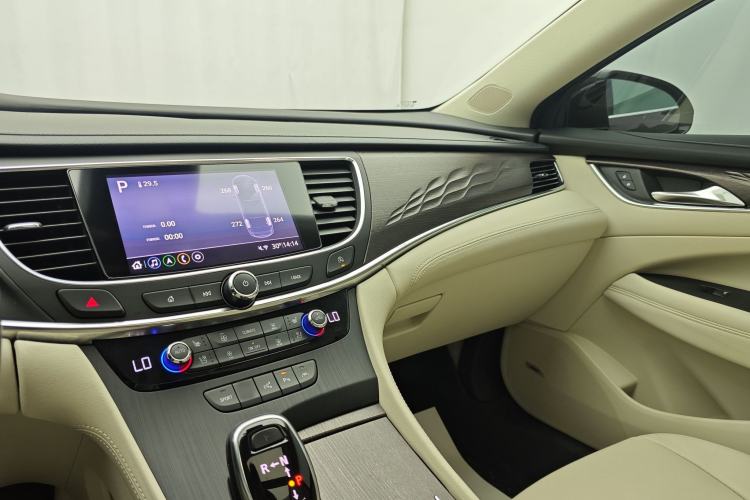 Used Buick LaCrosse 2021 Avenir Avia First-Edition Model Interior 7