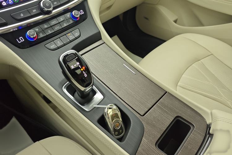 Used Buick LaCrosse 2021 Avenir Avia First-Edition Model Interior 9