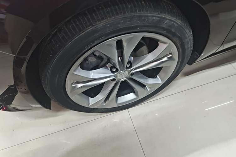Used Buick LaCrosse 2021 Avenir Avia First-Edition Model Left Front Wheel Hub