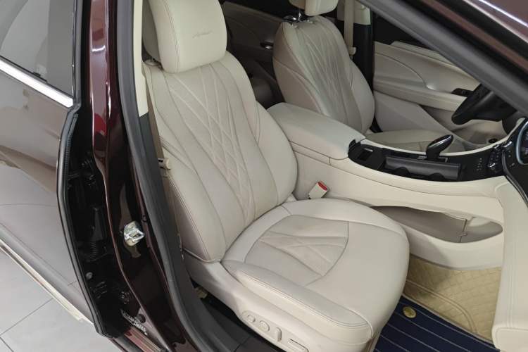 Used Buick LaCrosse 2021 Avenir Avia First-Edition Model Right Front Seat