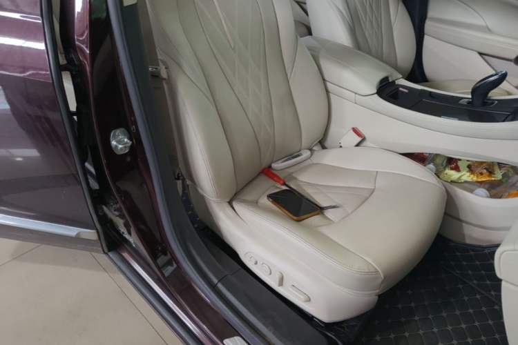 Used Buick LaCrosse 2021 Avenir Avia First-Edition Model Right Front Seat