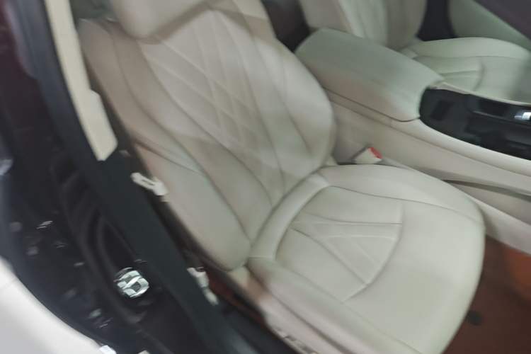 Used Buick LaCrosse 2021 Avenir Avia First-Edition Model Right Front Seat