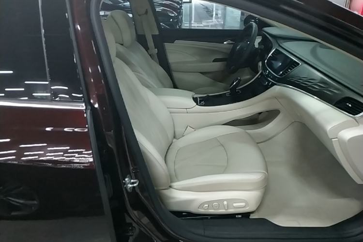 Used Buick LaCrosse 2021 Avenir Avia First-Edition Model Right Front Seat