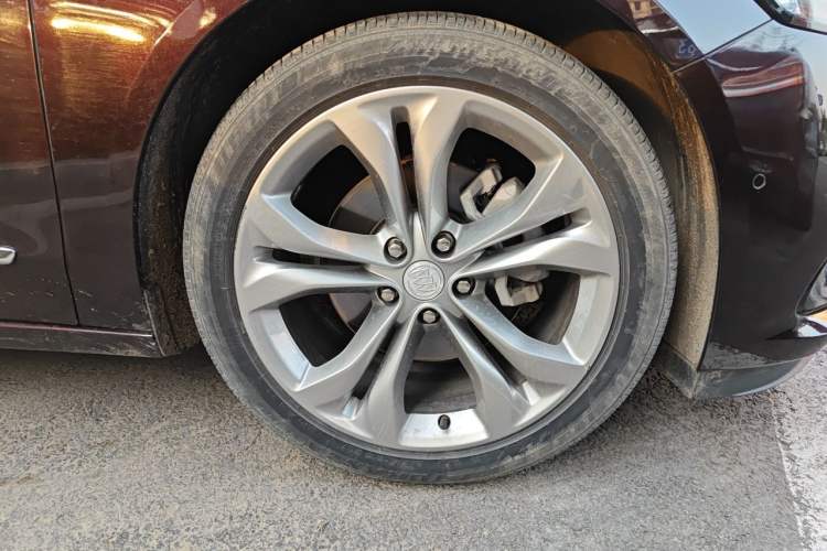 Used Buick LaCrosse 2021 Avenir Avia First-Edition Model Right Front Wheel Hub