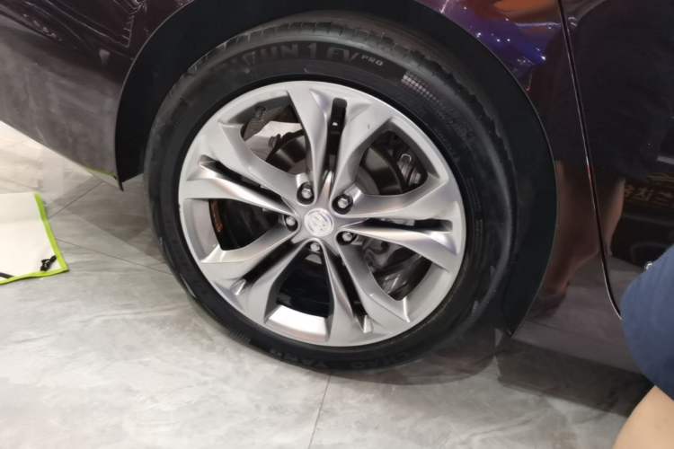 Used Buick LaCrosse 2021 Avenir Avia First-Edition Model Right Rear Wheel Hub
