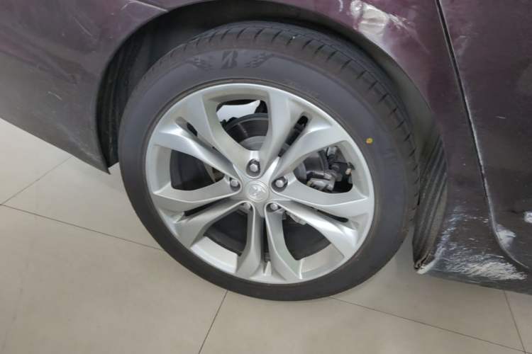 Used Buick LaCrosse 2021 Avenir Avia First-Edition Model Right Rear Wheel Hub