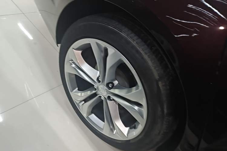 Used Buick LaCrosse 2021 Avenir Avia First-Edition Model Right Rear Wheel Hub