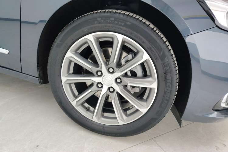 Used Buick LaCrosse 2021 652T Luxury Model Left Rear Wheel Hub