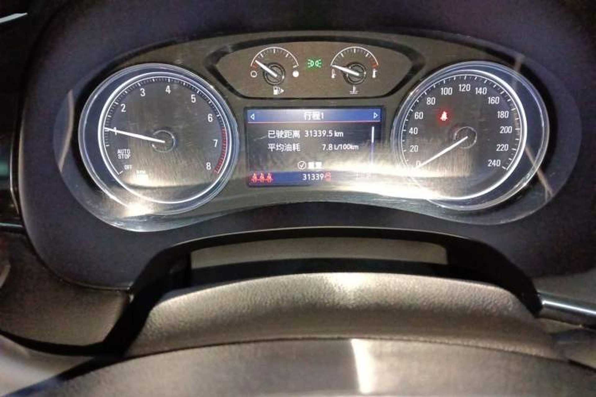 Used Buick LaCrosse 2021 552T Luxury Version Odometer Close Up