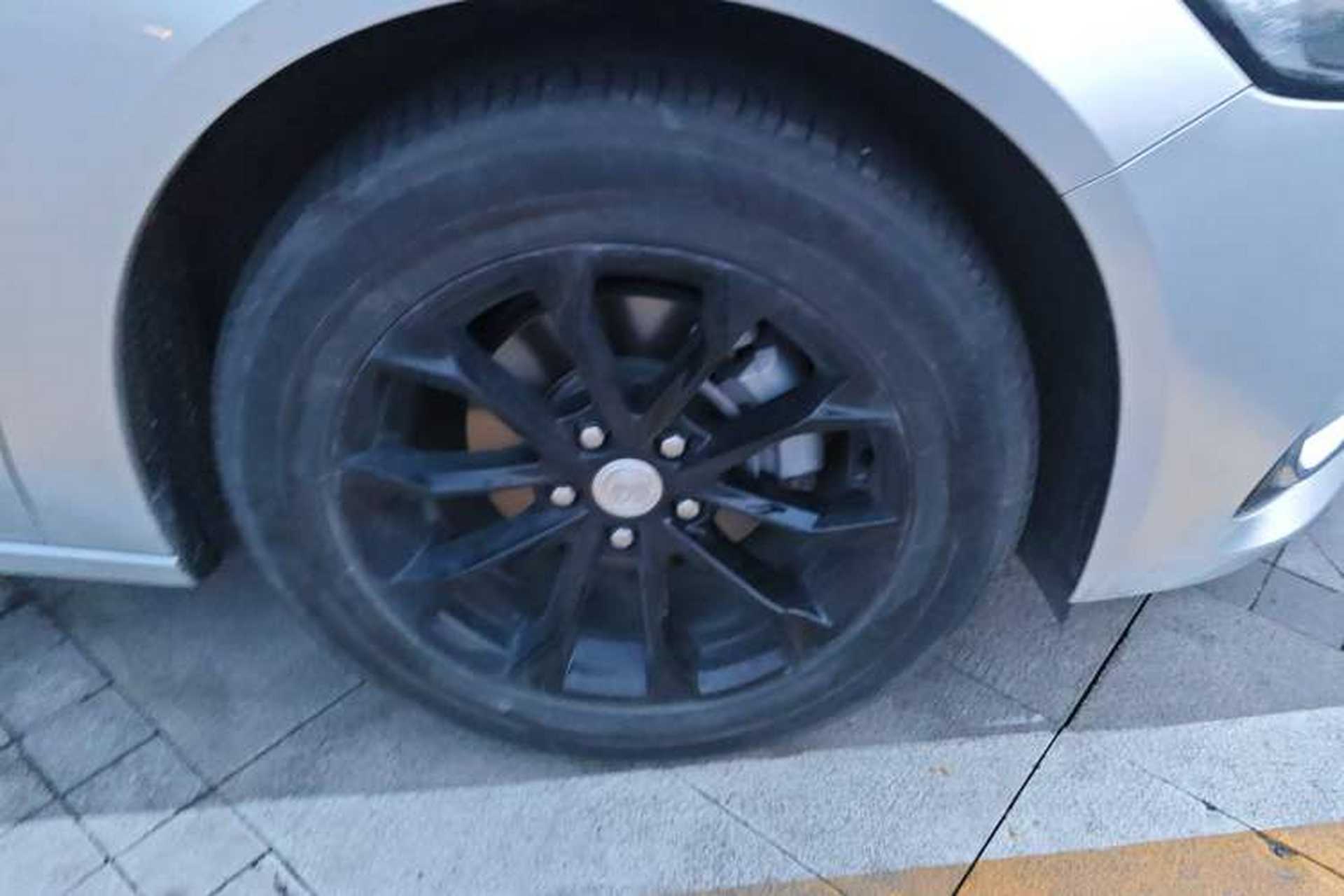 Used Buick LaCrosse 2021 552T Luxury Version Right Front Wheel Hub