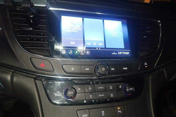 Used Buick LaCrosse 2022 652T Luxury Version Audio And AC Panel