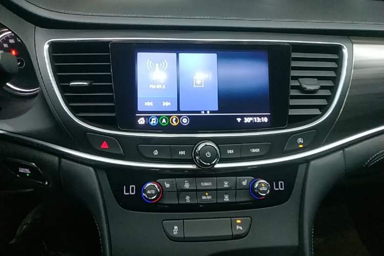 Used Buick LaCrosse 2022 552T Luxury Version Audio And AC Panel