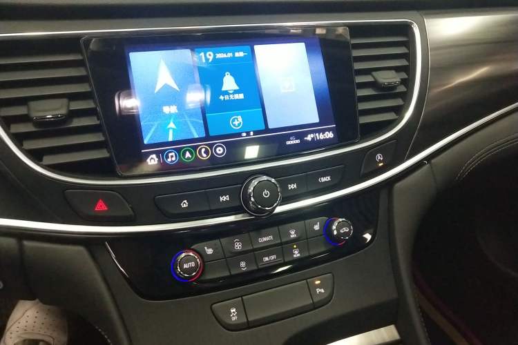 Used Buick LaCrosse 2022 552T Luxury Version Audio And AC Panel