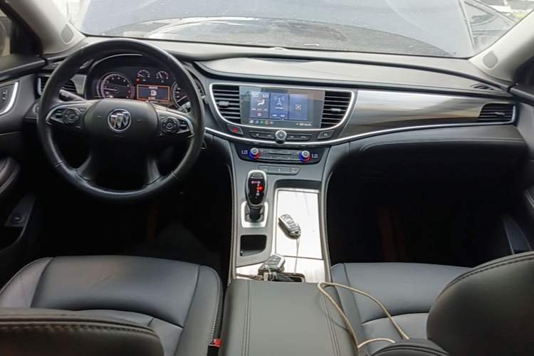 Used Buick LaCrosse 2022 652T Luxury Version Center Console