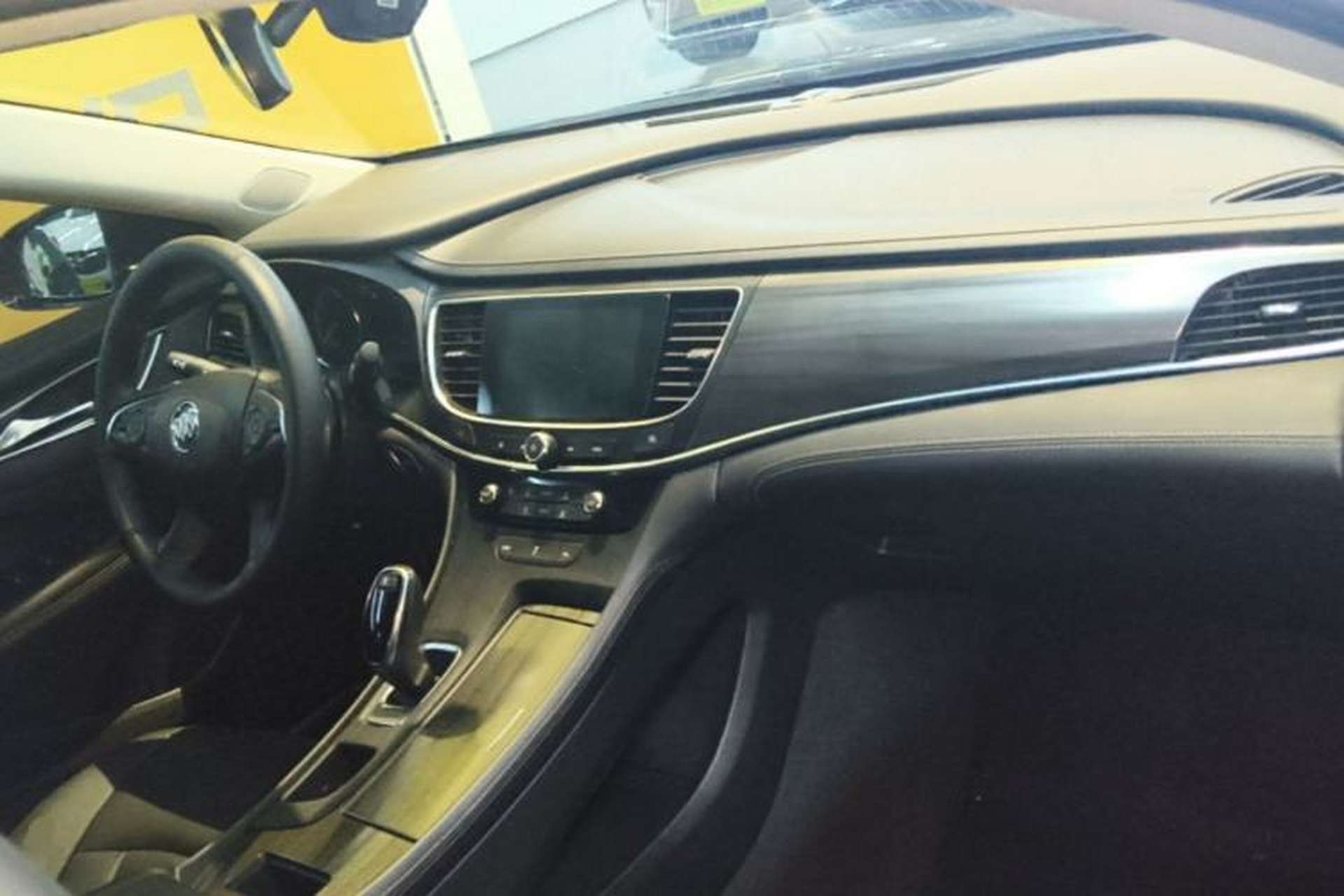 Used Buick LaCrosse 2022 652T Luxury Version Center Console
