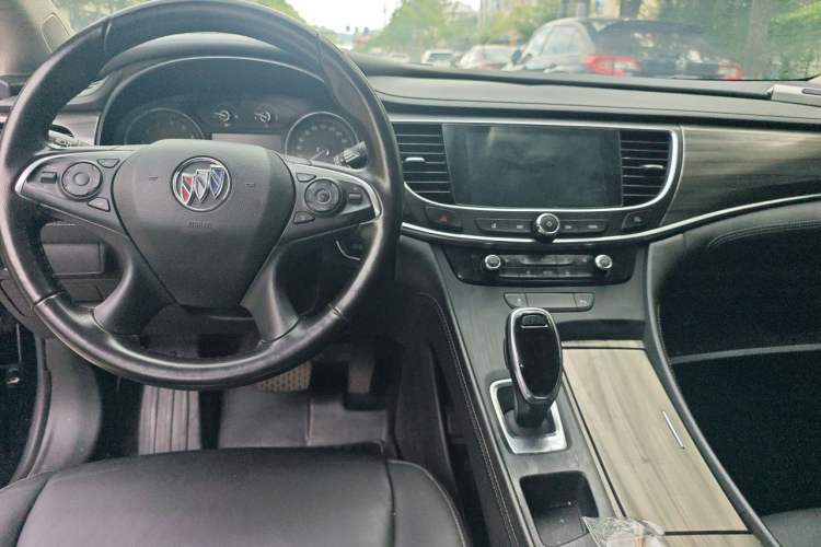 Used Buick LaCrosse 2022 552T Luxury Version Center Console