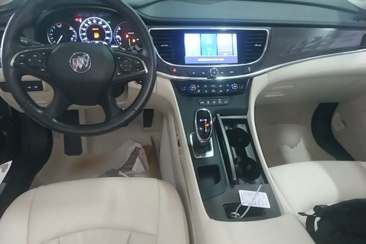Used Buick LaCrosse 2022 Avenir Avia First Edition Center Console