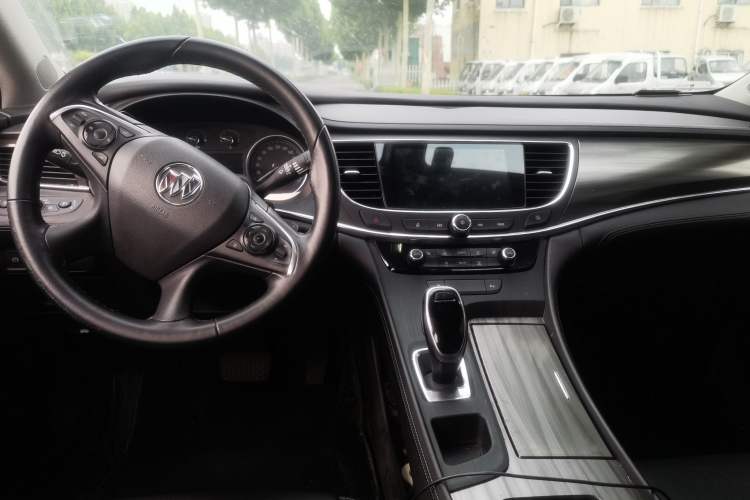 Used Buick LaCrosse 2022 552T Luxury Version Center Console
