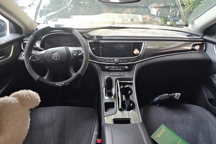 Used Buick LaCrosse 2022 652T Luxury Version Center Console