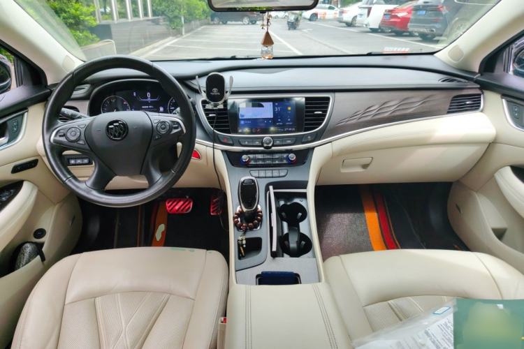 Used Buick LaCrosse 2022 Avenir Avia First Edition Center Console