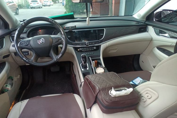 Used Buick LaCrosse 2022 Avenir Avia First Edition Center Console