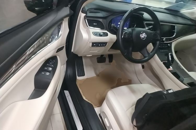 Used Buick LaCrosse 2022 Avenir Avia First Edition Driver Seat