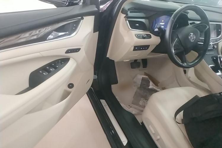 Used Buick LaCrosse 2022 Avenir Avia First Edition Driver Seat